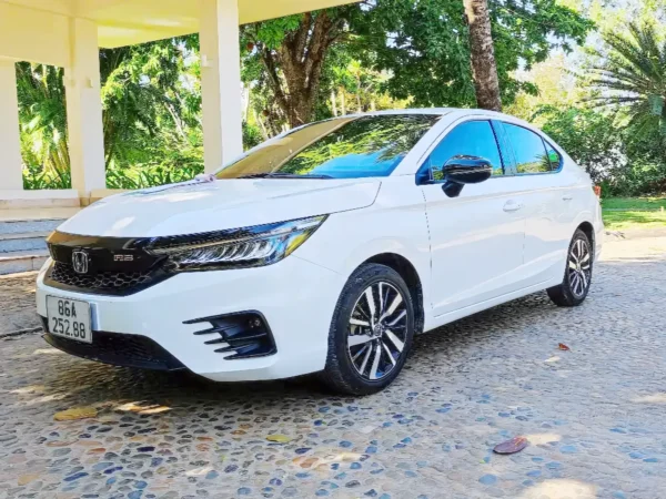 Book a private sedan for 3 passengers with Private Vietnam Private Car with Driver