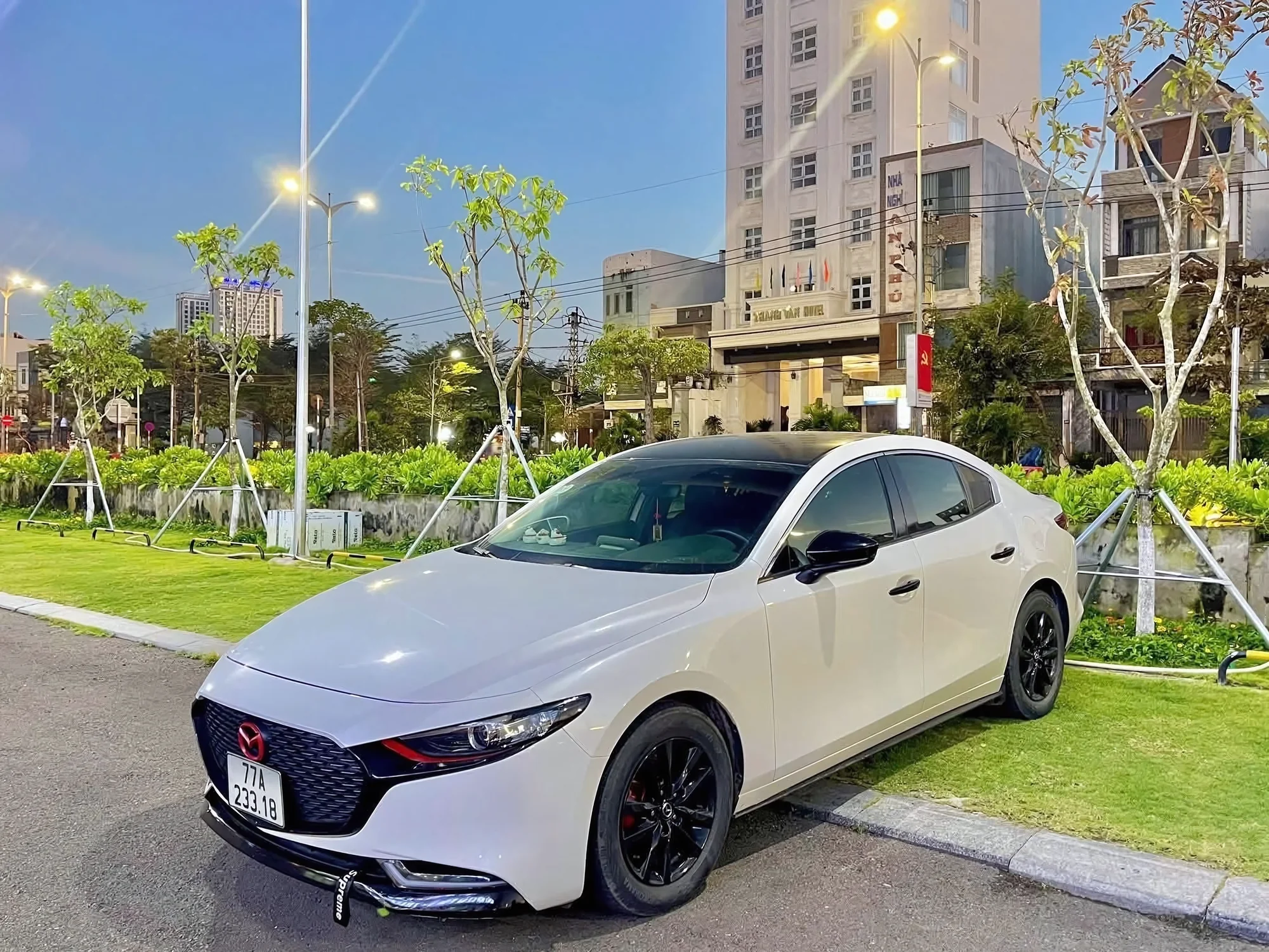 5-seat private car with driver ready for departure in Sapa