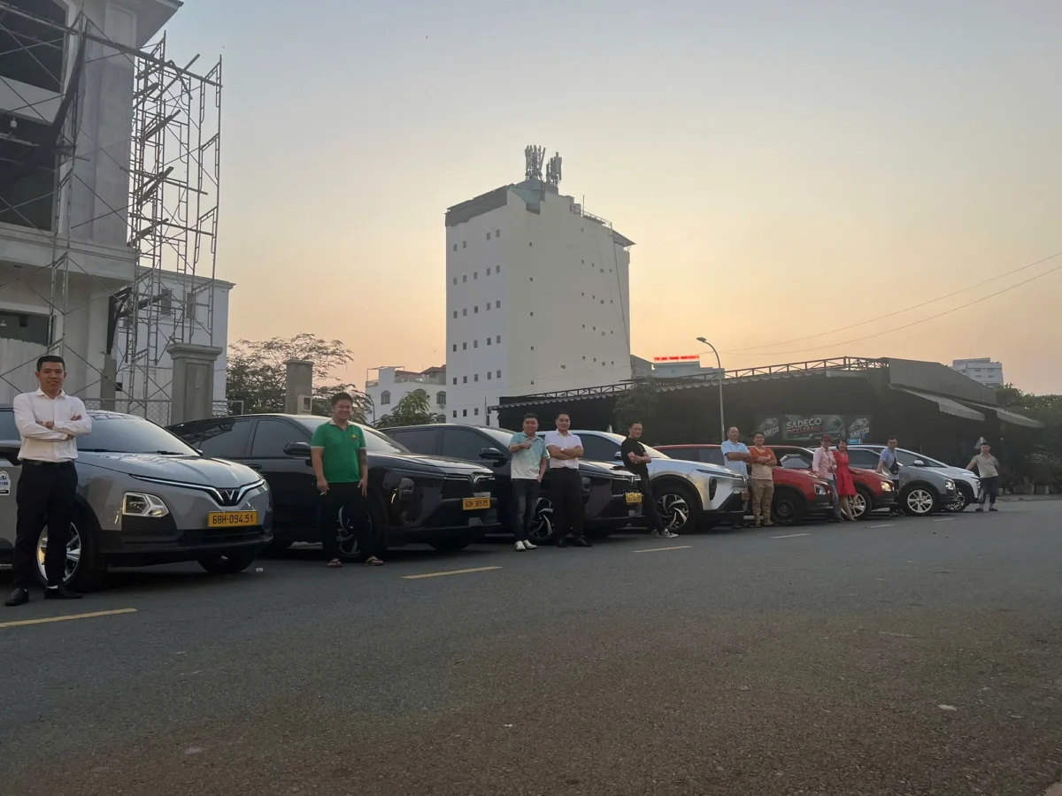 Private Vietnam driver team with sedan and SUV fleet for Northern Vietnam routes