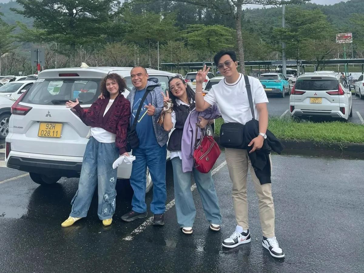 Four travellers with a 7-seat SUV — Hanoi Ha Long Bay transfer, one fixed price